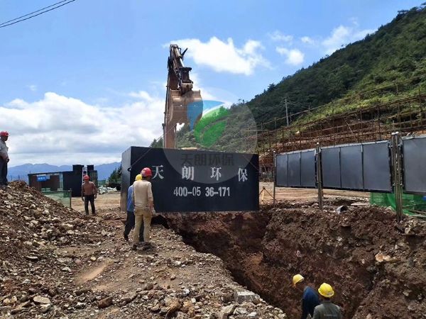 中國華電集團廣西風(fēng)力發(fā)電站一體化設(shè)備安裝現(xiàn)場