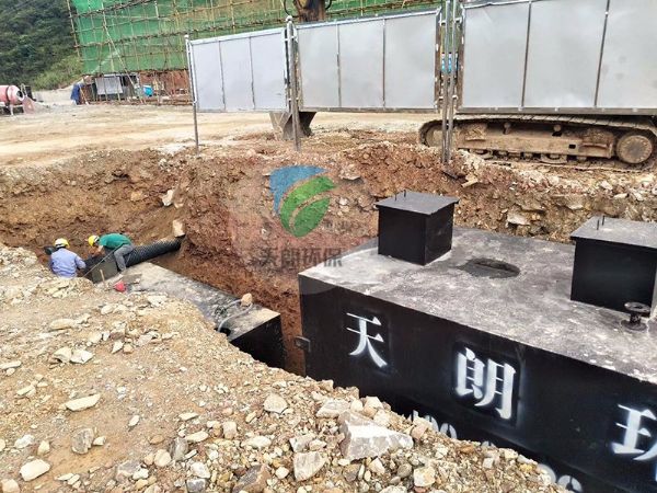 中國華電集團廣西風(fēng)力發(fā)電站一體化設(shè)備安裝現(xiàn)場