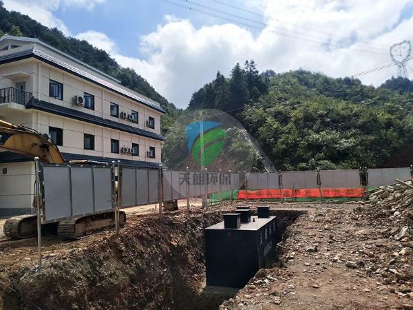 中國華電集團廣西風(fēng)力發(fā)電站一體化設(shè)備安裝現(xiàn)場