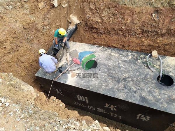 中國華電集團廣西風(fēng)力發(fā)電站一體化設(shè)備安裝現(xiàn)場